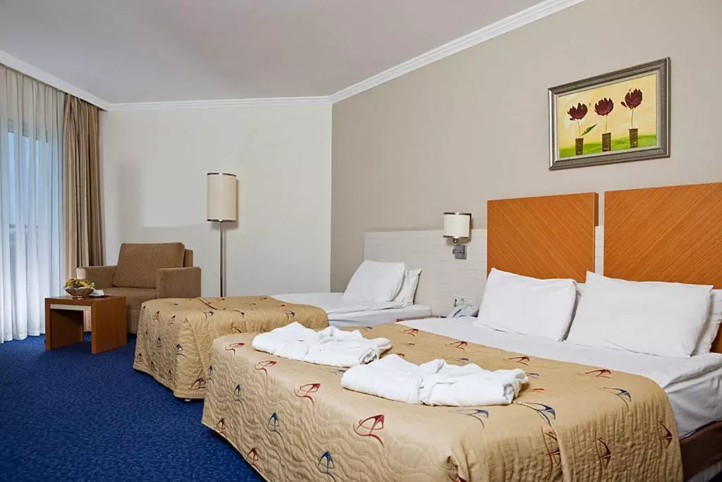Crystal Admiral Resort Suites & SPA